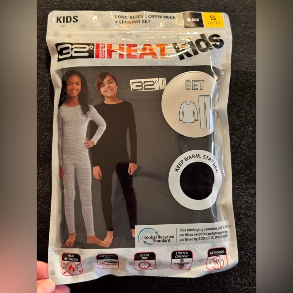 32 Degrees Kid's long John winter layer Heat
Set black size small shirt and pant